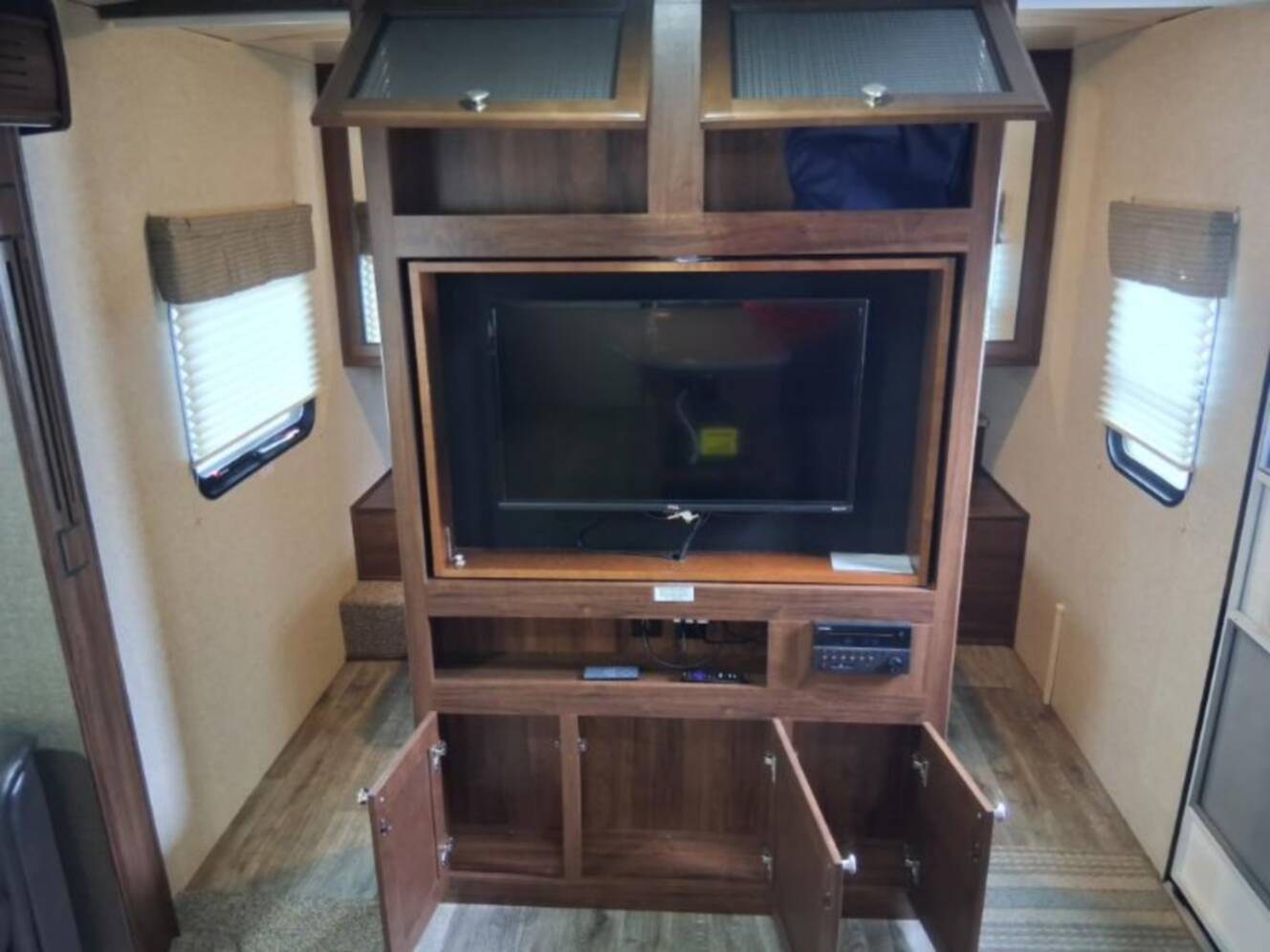A photo of this 2017 Heartland North Trail Ultra-Lite 27RBDS