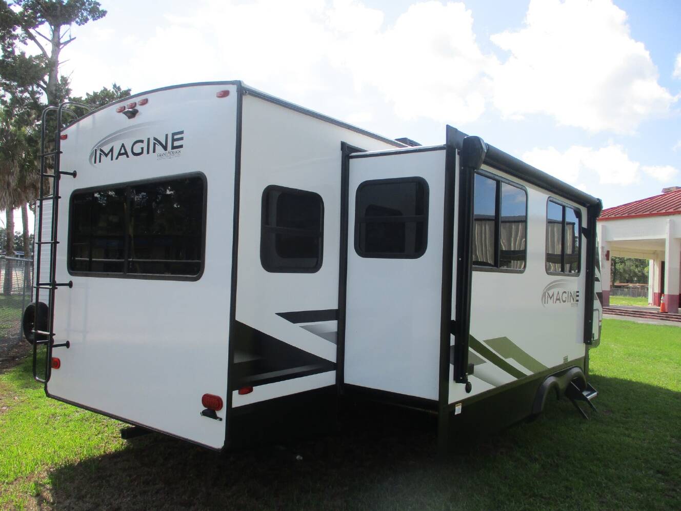 A photo of this 2025 Grand Design Imagine 2970RL