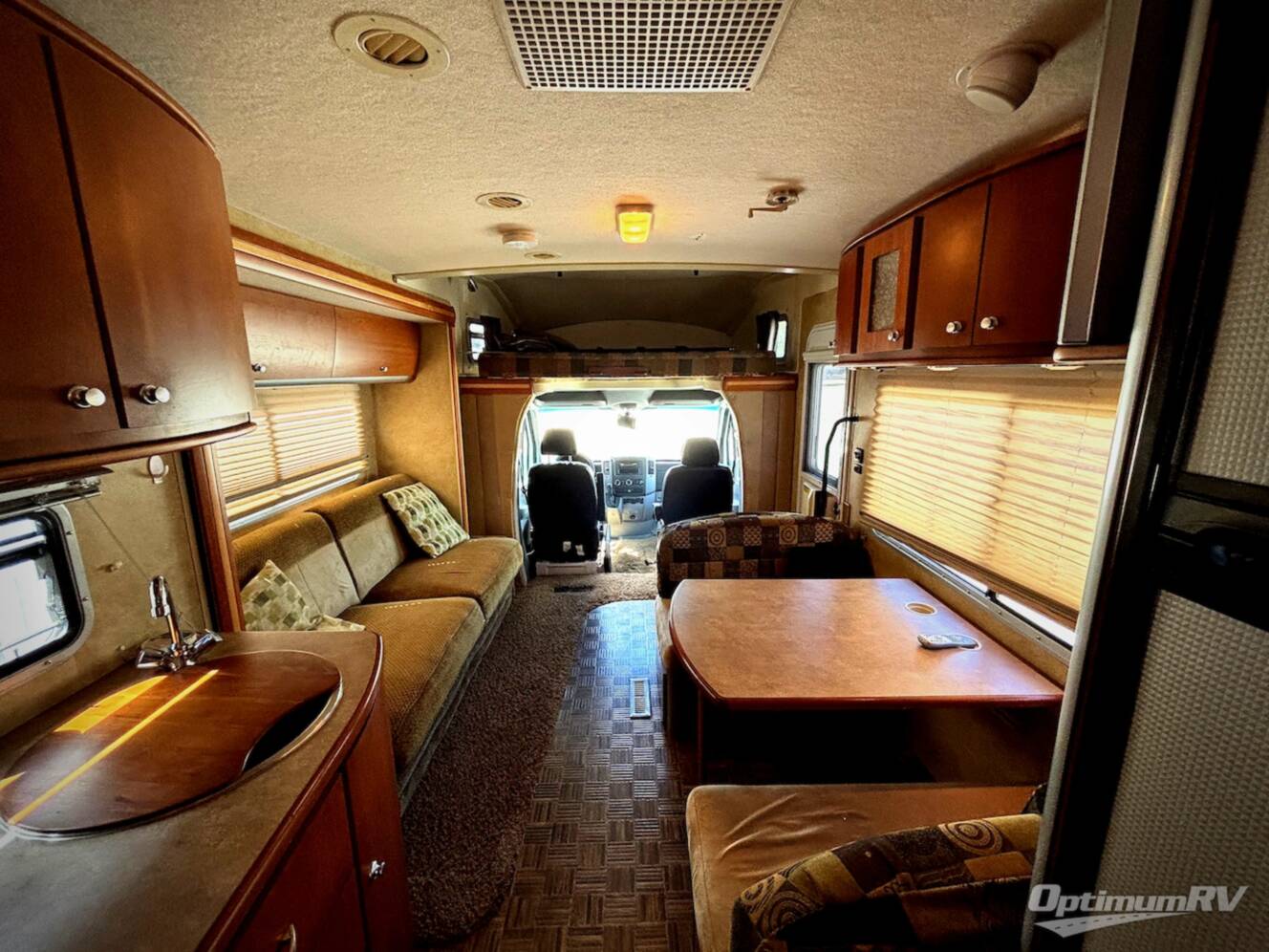 A photo of this 2008 Itasca Navion 24H