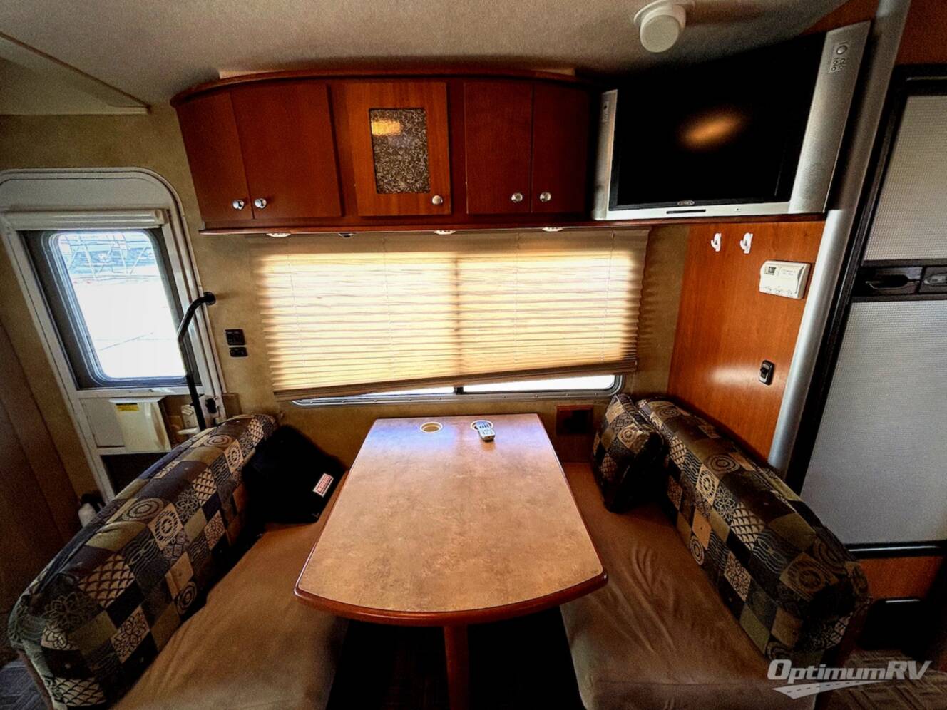 A photo of this 2008 Itasca Navion 24H