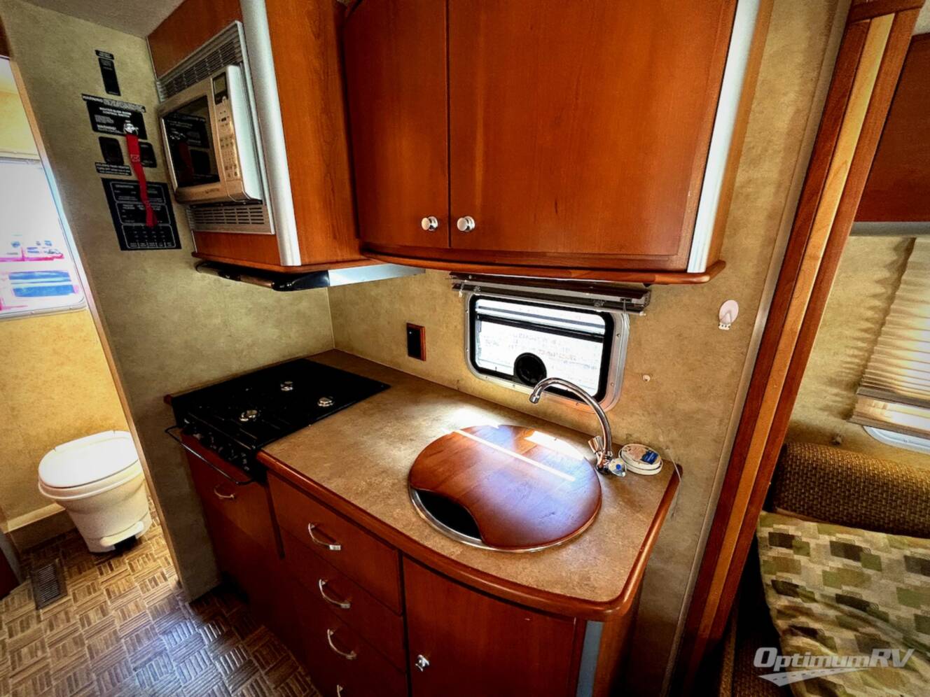 A photo of this 2008 Itasca Navion 24H