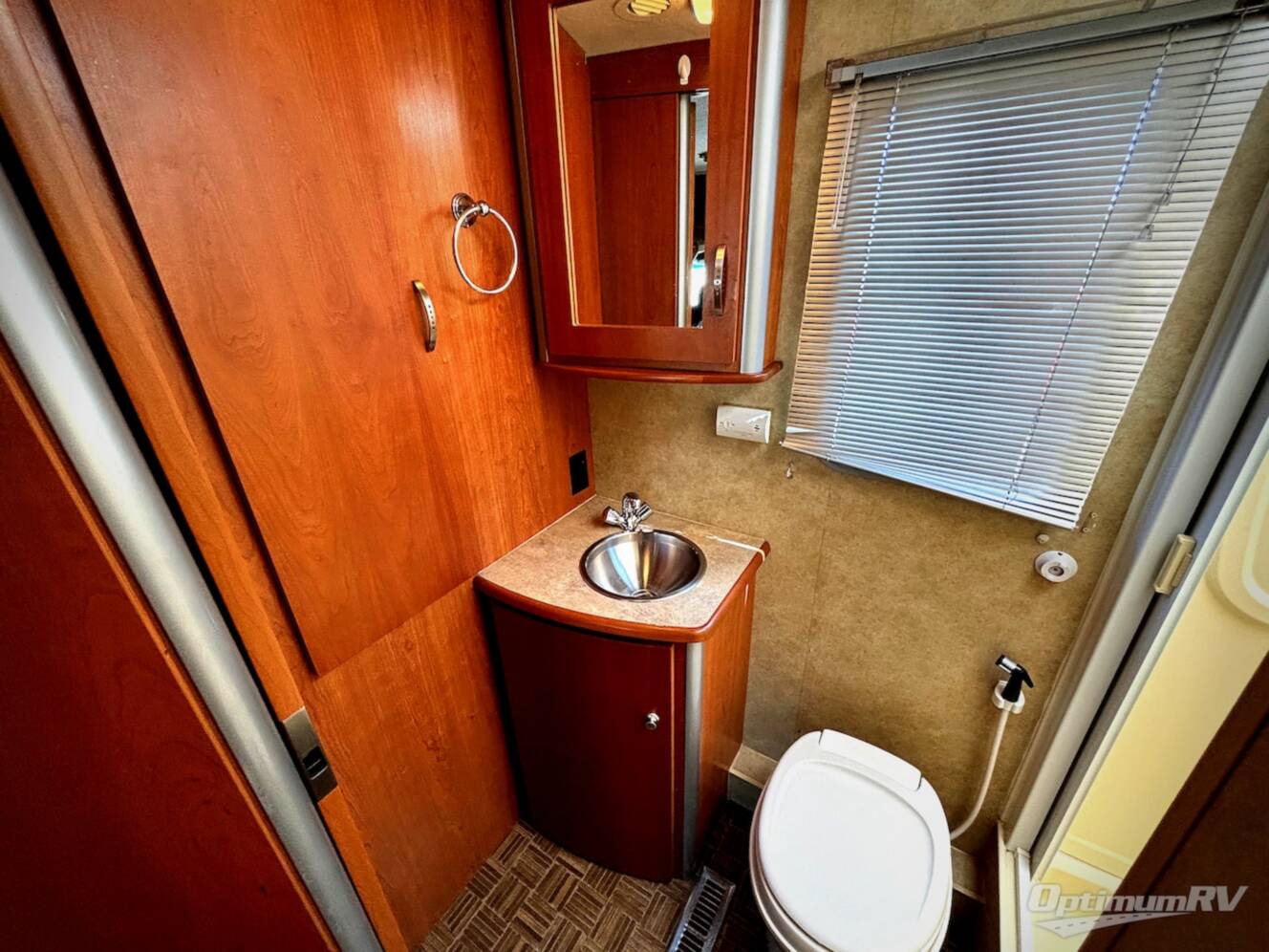 A photo of this 2008 Itasca Navion 24H