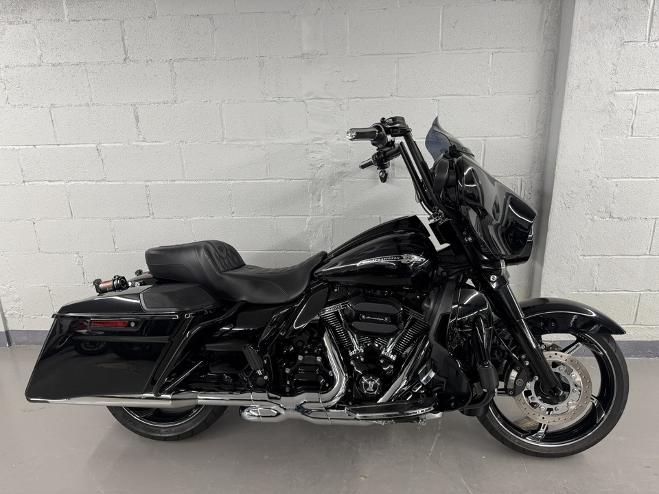 2016 Harley-Davidson FLHXSE CVO Street Glide CVO in Elmsford, NY