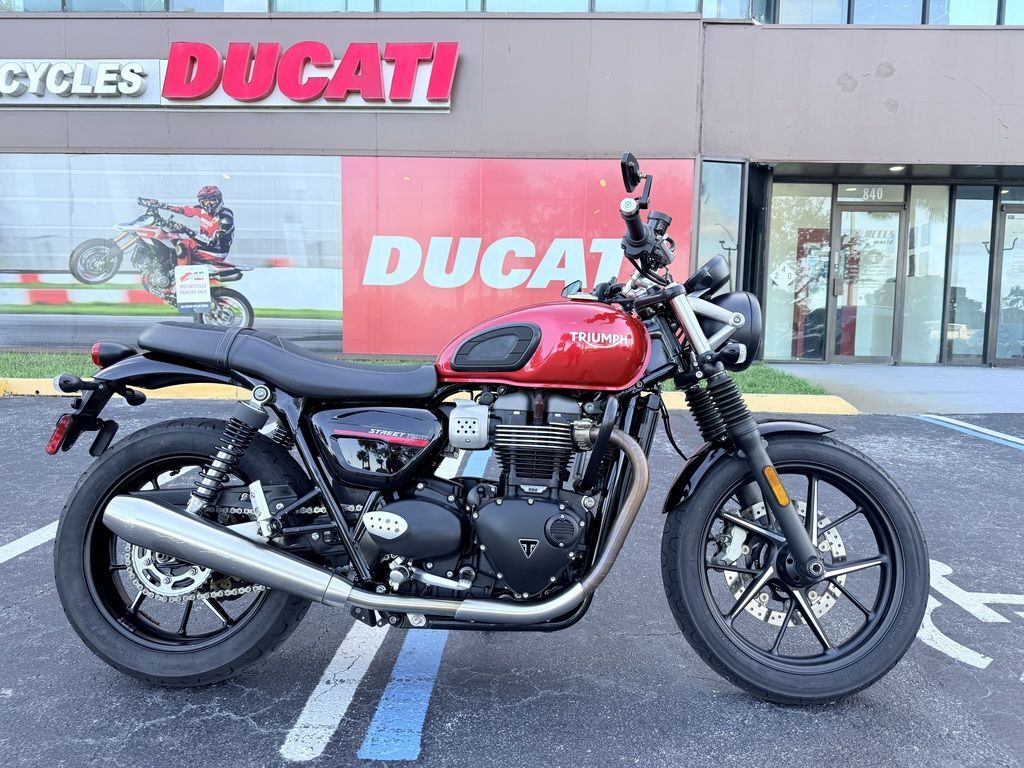 2019 Triumph Street Twin Korosi Red BASE in Pompano Beach, FL