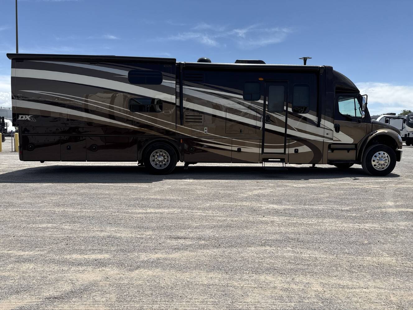A photo of this 2013 Dynamax DX3 37BHHD