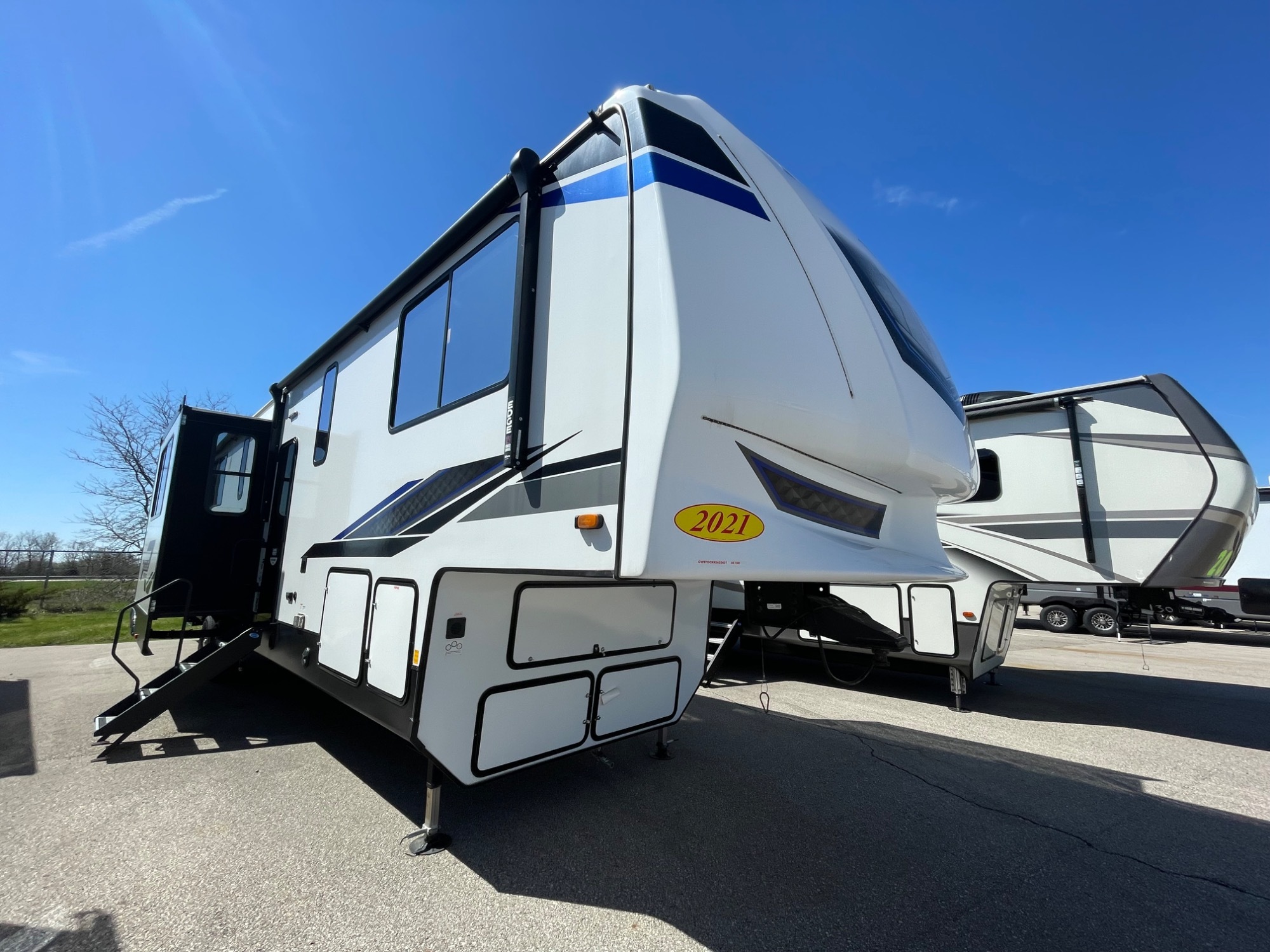 2023 Forest River ROGUE ARMORED FOLDS OF HONOR EDITION 351G2 Fifth Wheel Toy Hauler RV