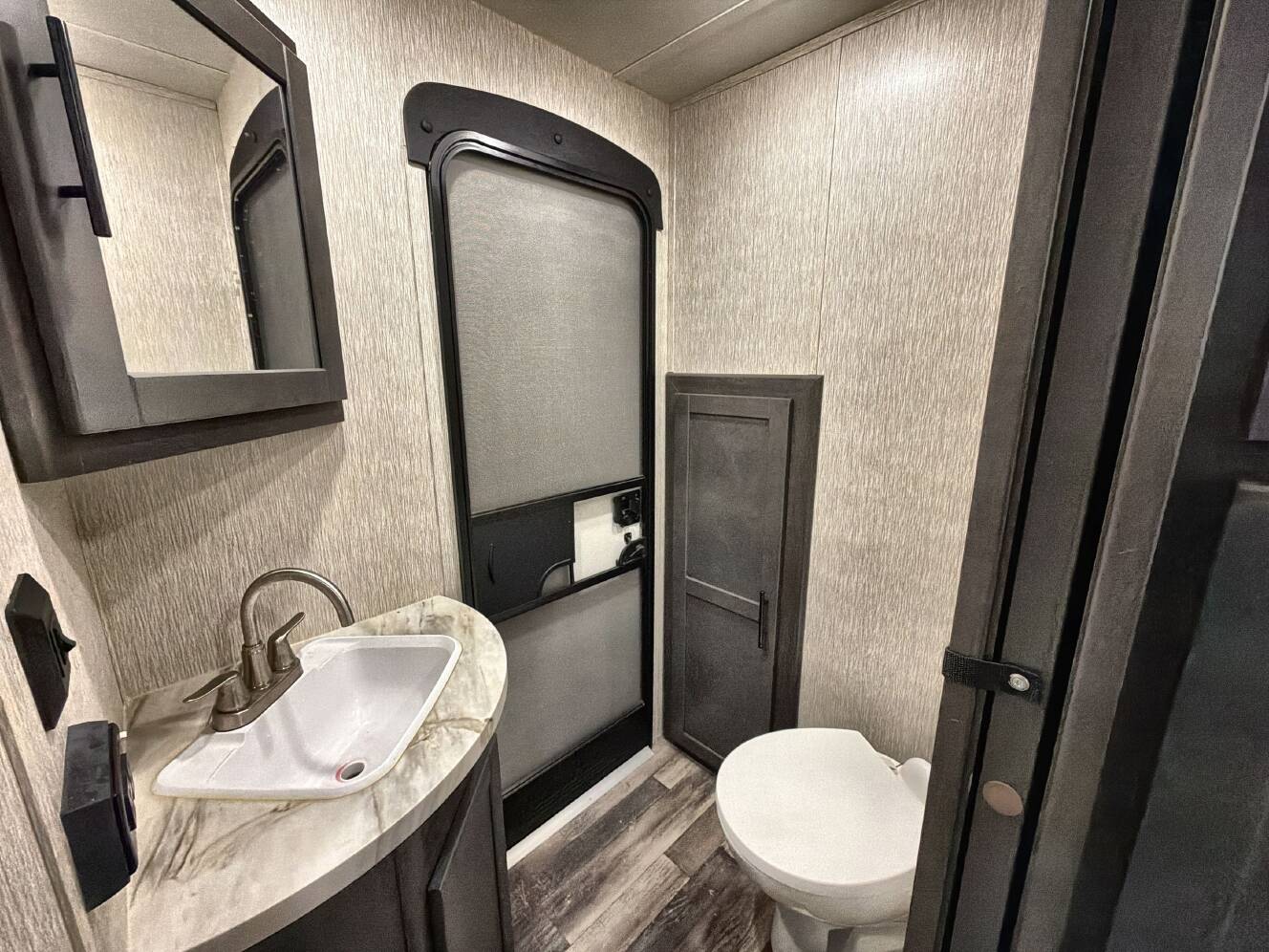 A photo of this 2023 Crossroads CRUISER AIRE 33BHB