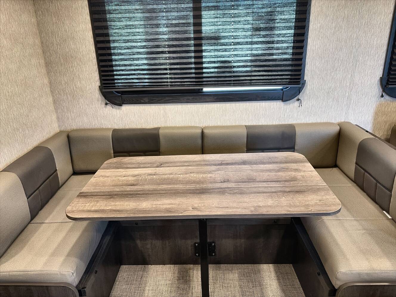 A photo of this 2023 Crossroads CRUISER AIRE 33BHB