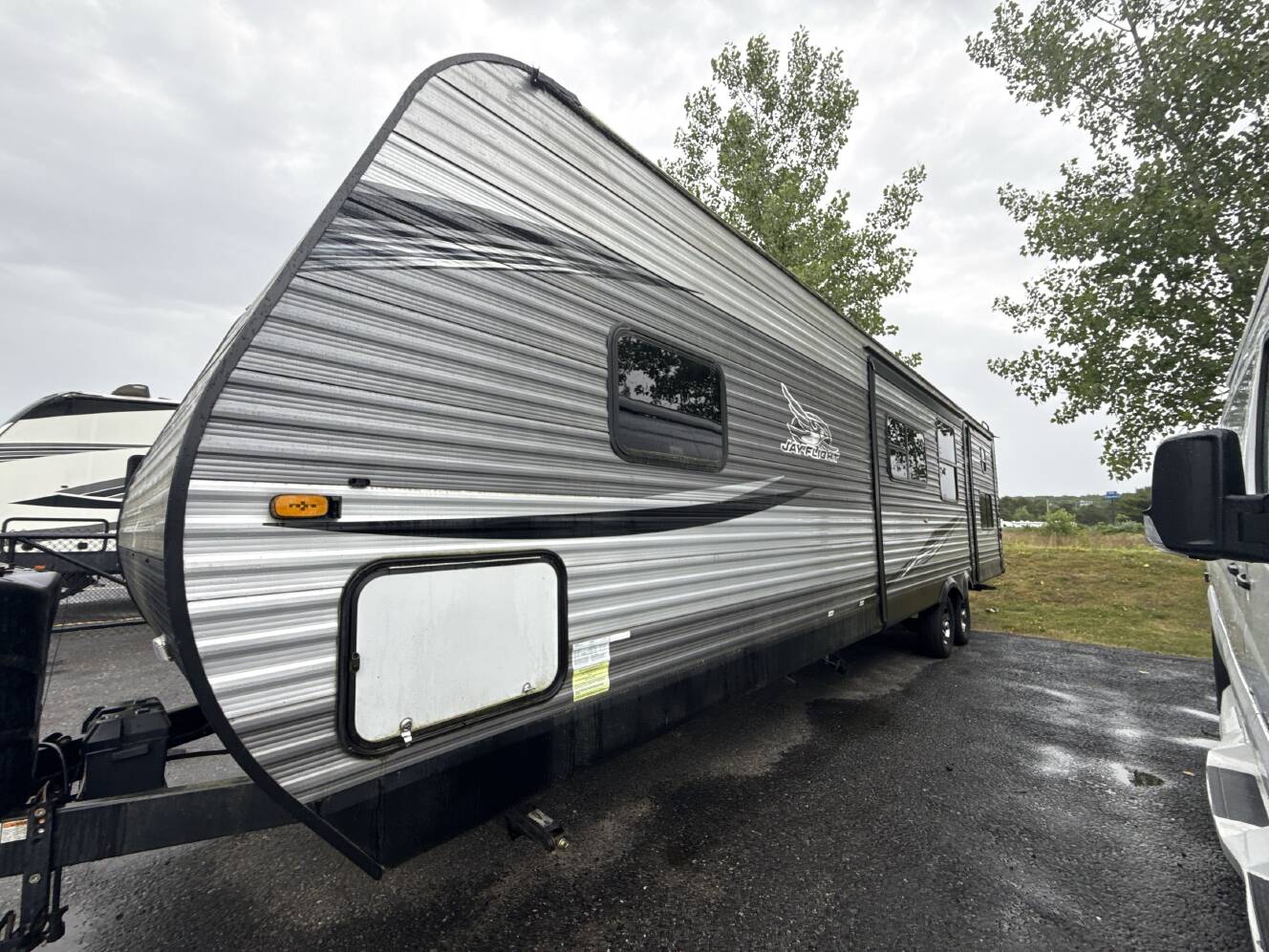 A photo of this 2021 Jayco JAY FLIGHT 33RBTS