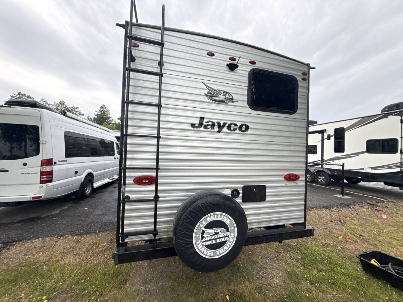 A photo of this 2021 Jayco JAY FLIGHT 33RBTS