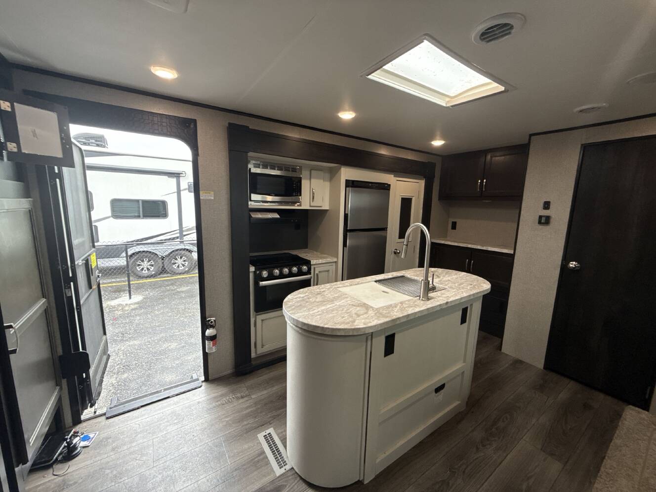 A photo of this 2021 Jayco JAY FLIGHT 33RBTS