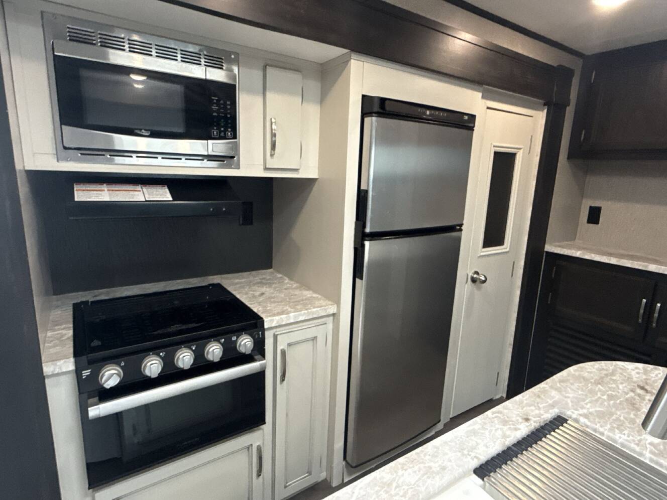 A photo of this 2021 Jayco JAY FLIGHT 33RBTS