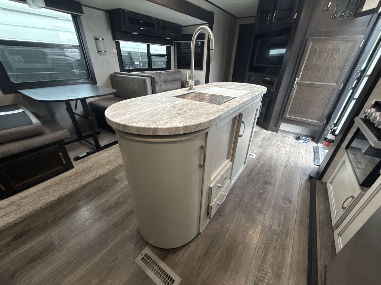 A photo of this 2021 Jayco JAY FLIGHT 33RBTS