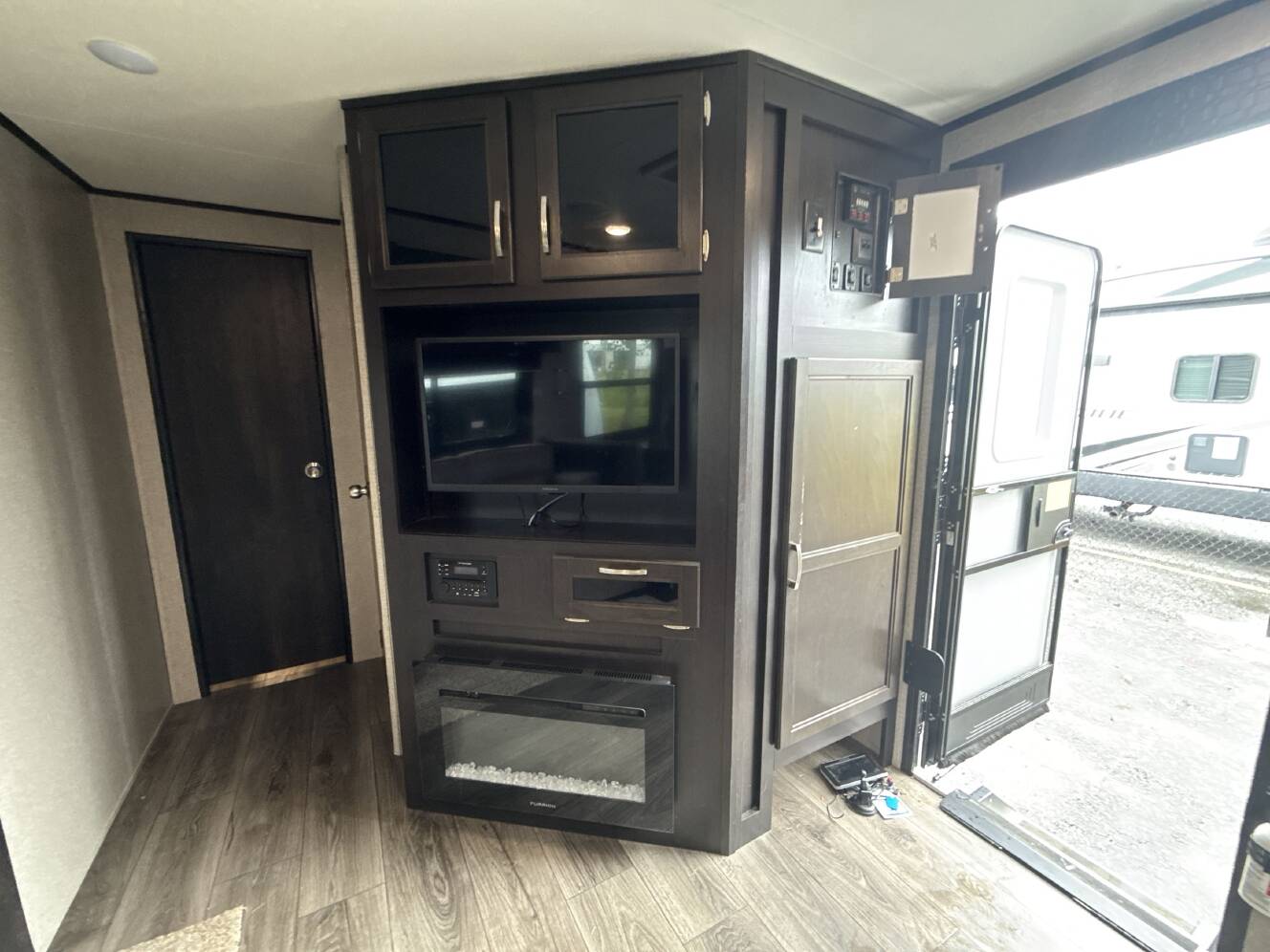 A photo of this 2021 Jayco JAY FLIGHT 33RBTS
