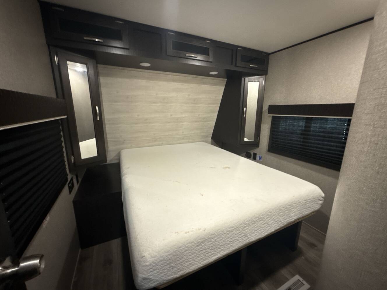 A photo of this 2021 Jayco JAY FLIGHT 33RBTS
