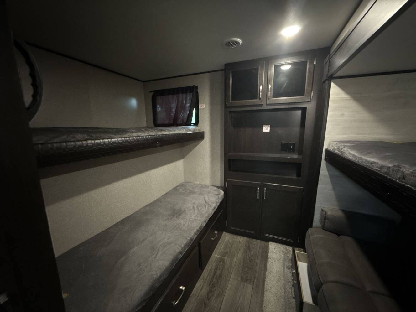 A photo of this 2021 Jayco JAY FLIGHT 33RBTS