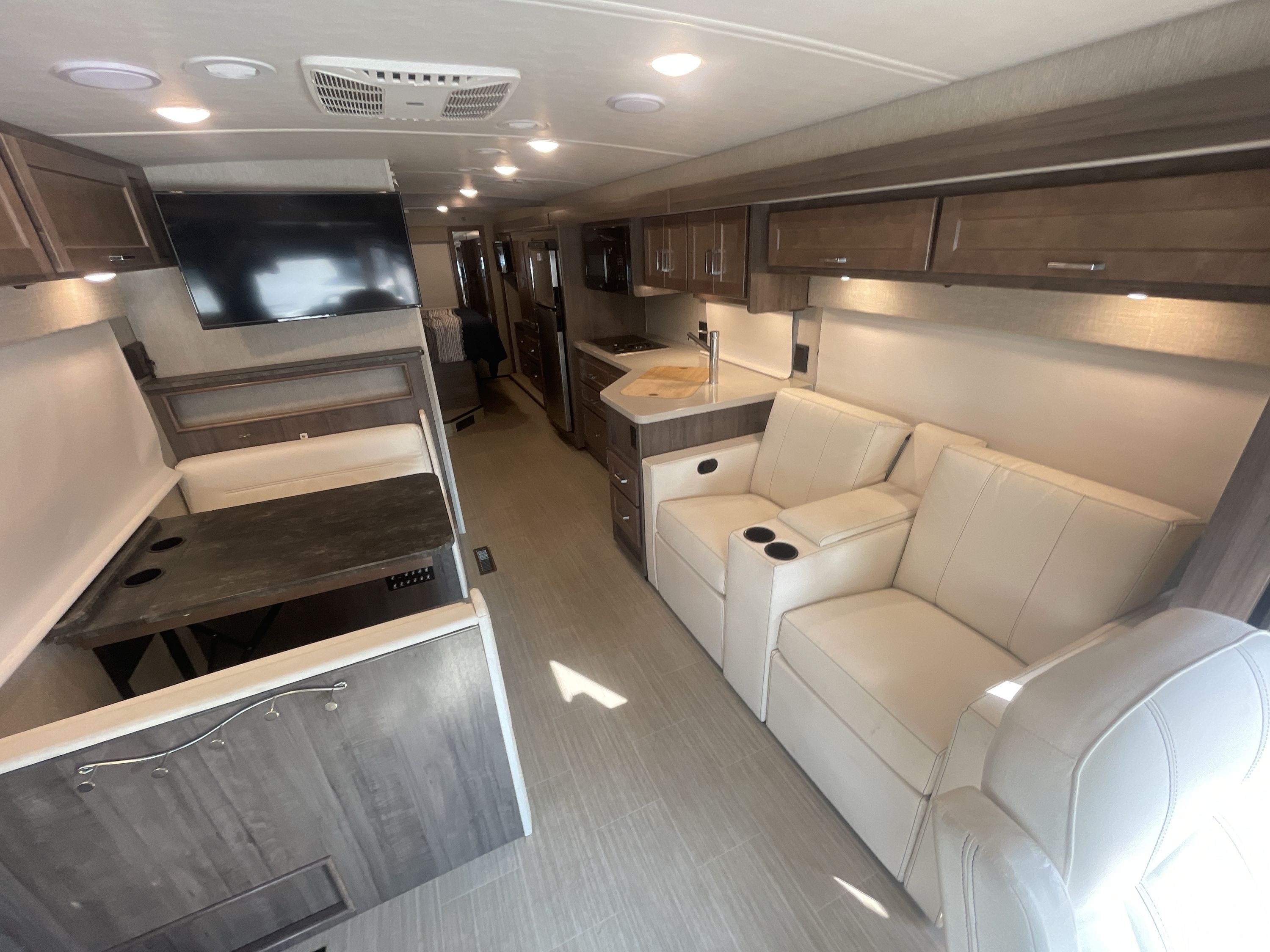 2022 Winnebago ADVENTURER 29B in strafford MO