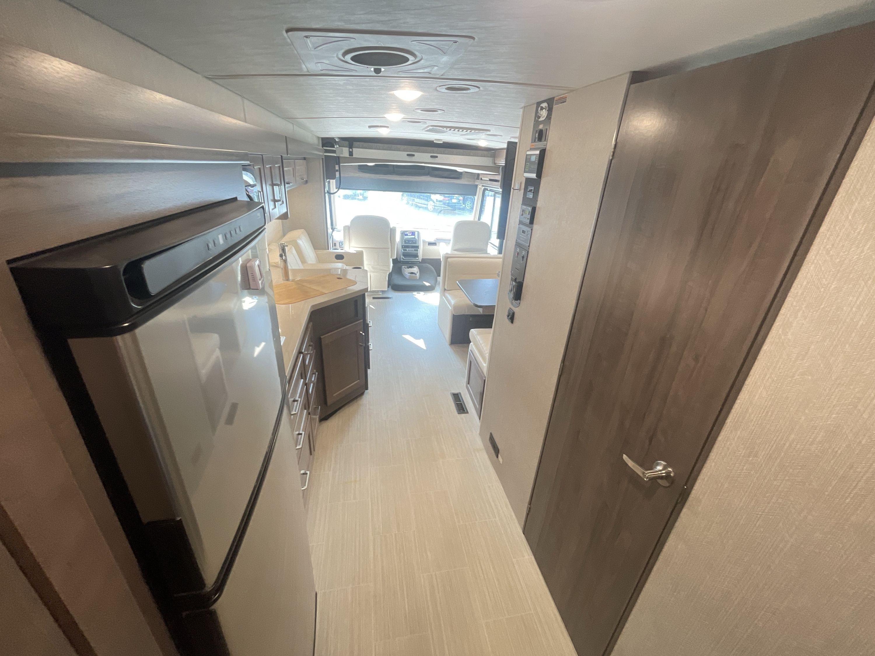 2022 Winnebago ADVENTURER 29B in strafford MO