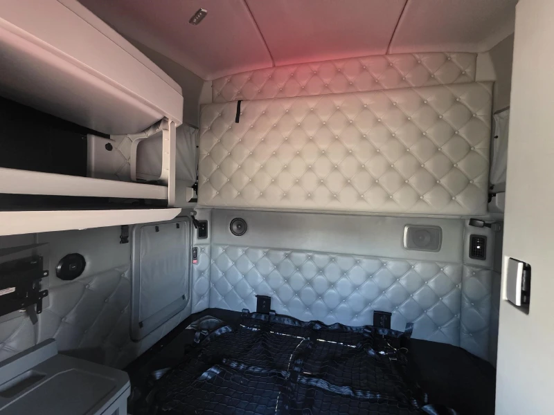 2021 KENWORTH T680
