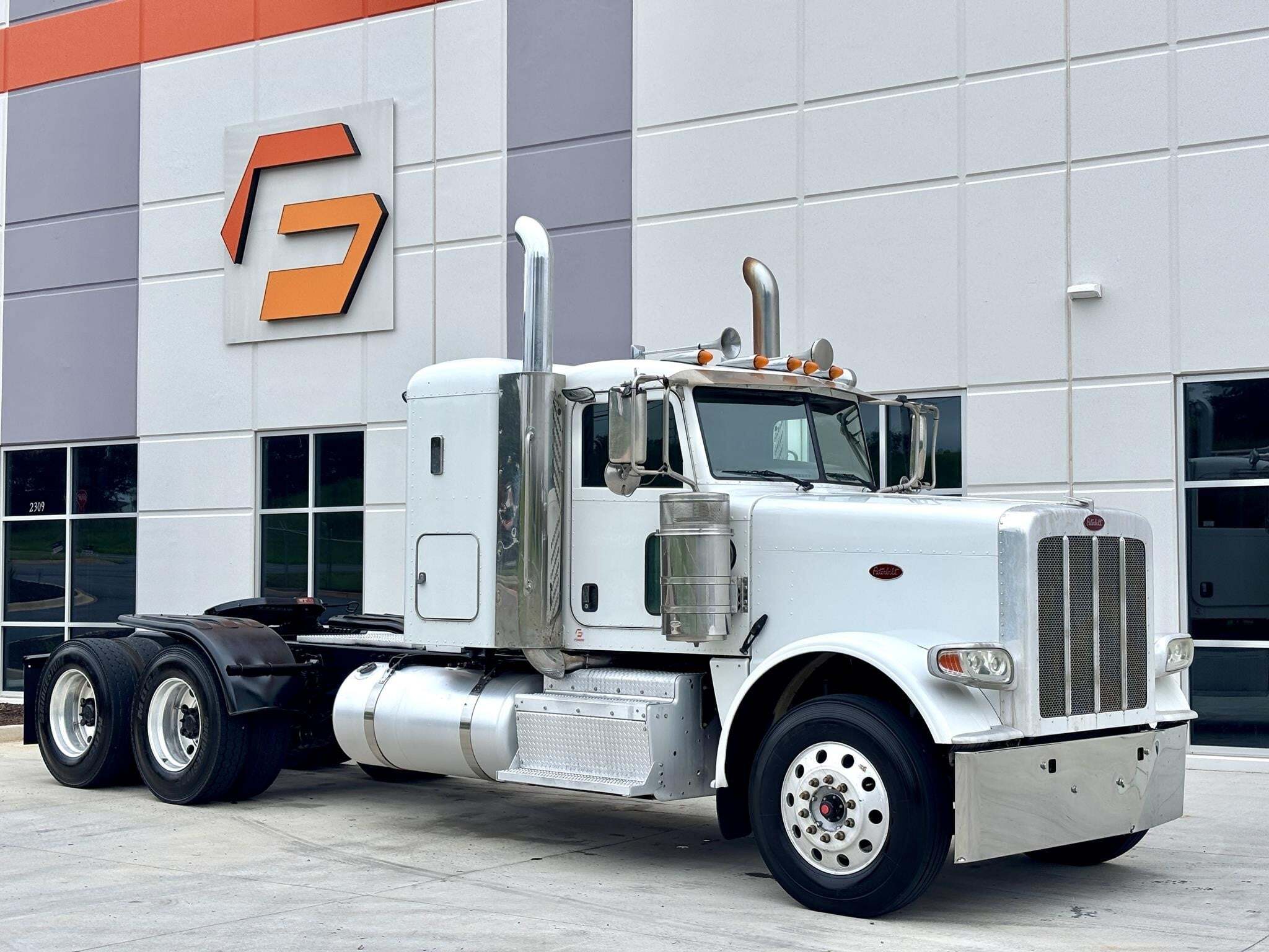 2016 PETERBILT 389 in Greer, SC