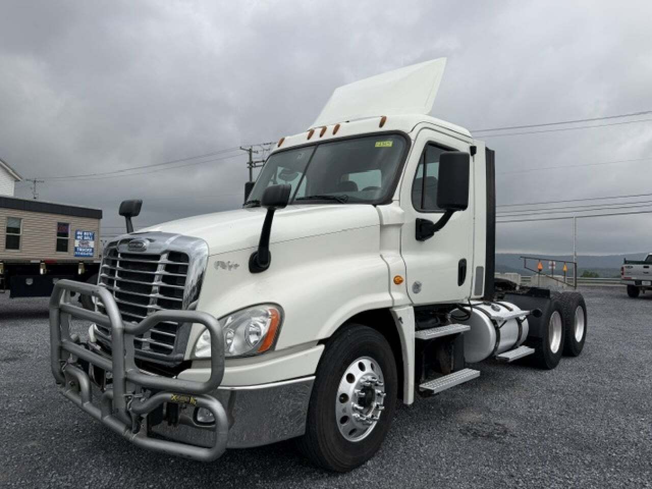 2017 FREIGHTLINER Cascadia CA125DC in Myerstown, PA