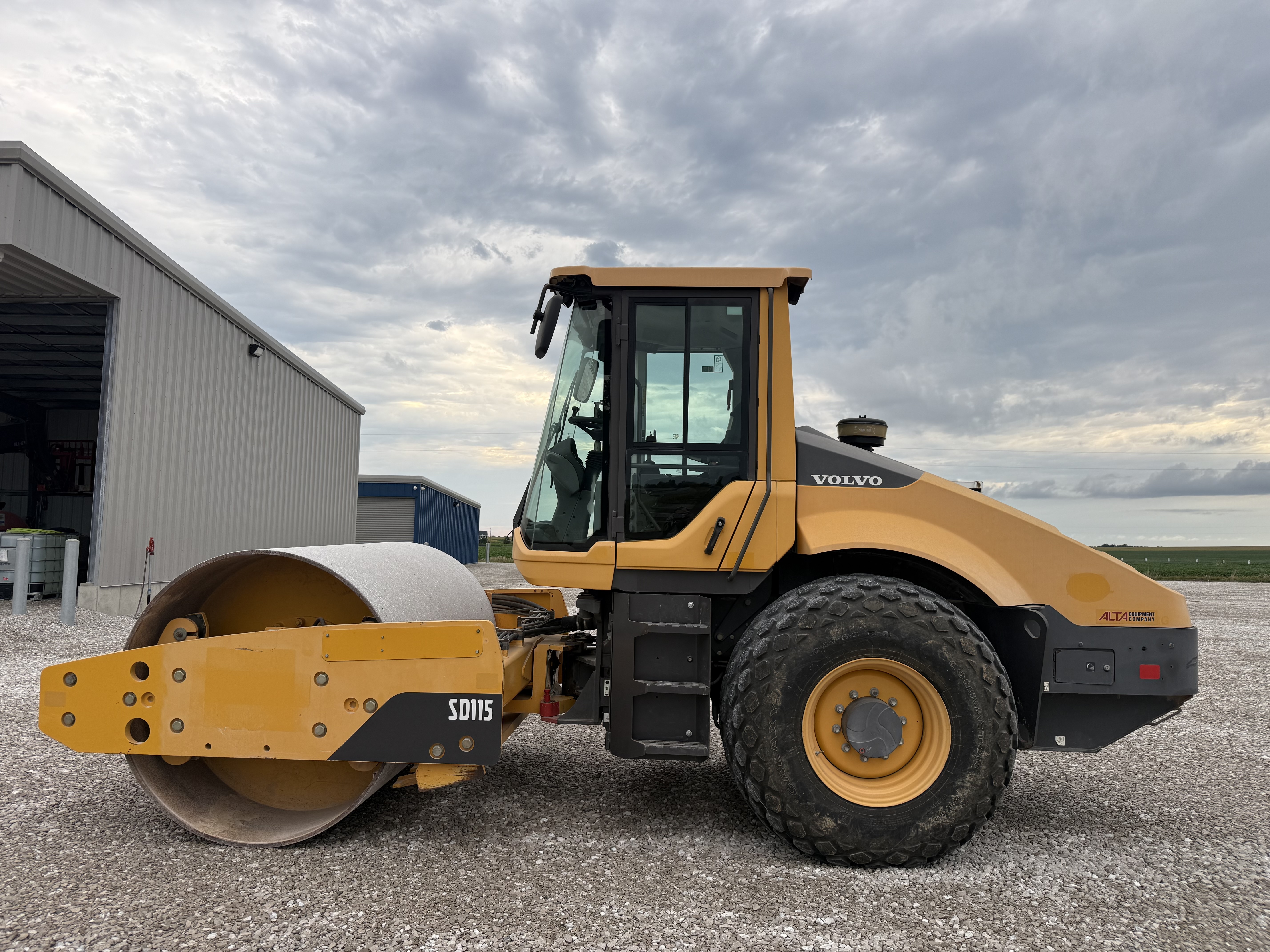 2014 VOLVO SD115 in Waterloo, IL