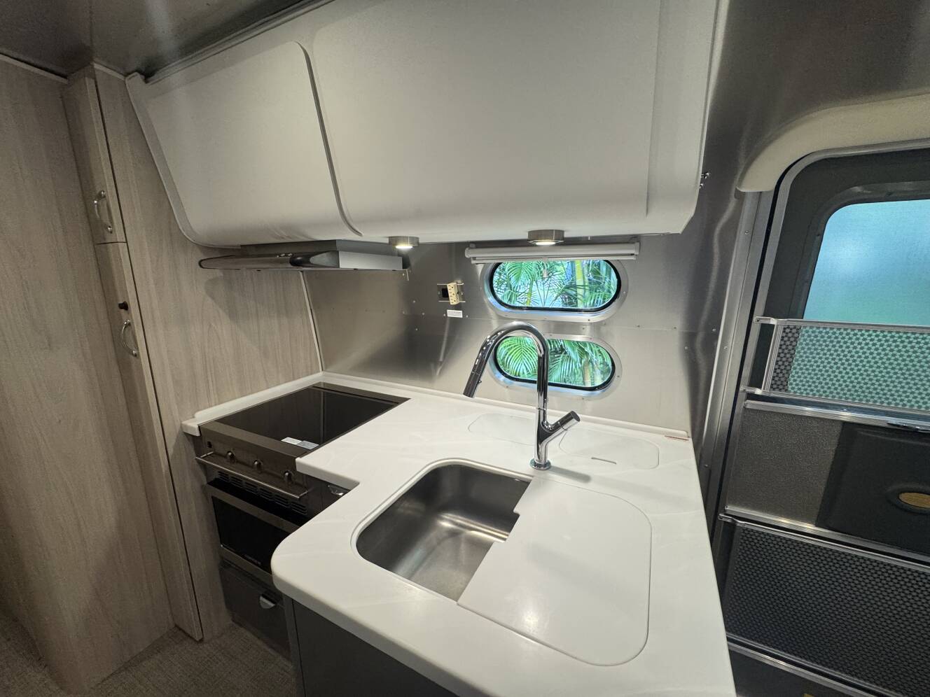 A photo of this 2021 Airstream GLOBETROTTER 25FB TWIN