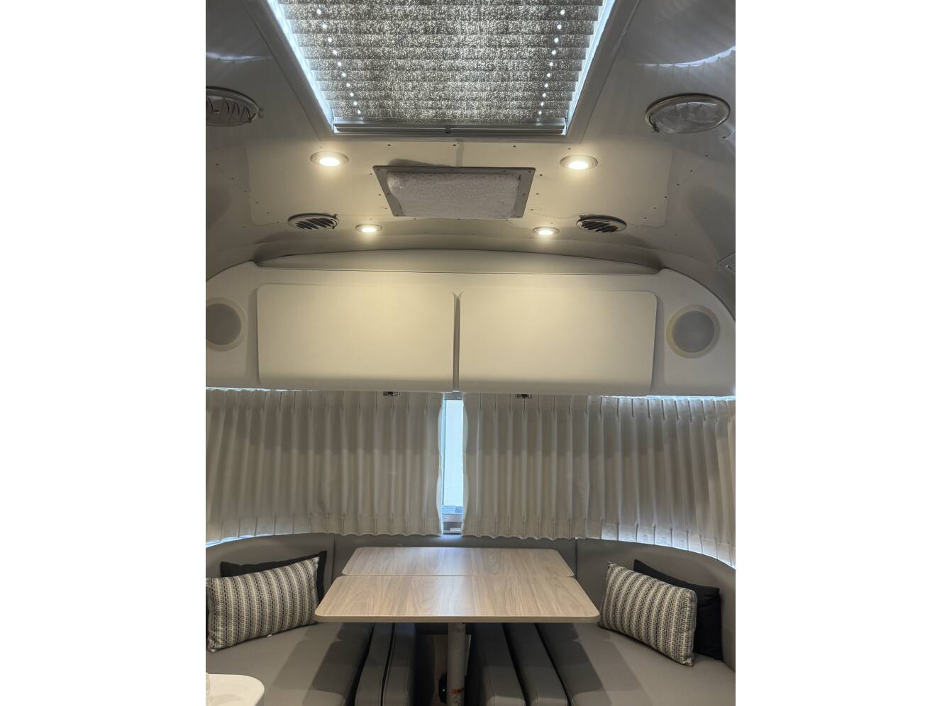 A photo of this 2021 Airstream GLOBETROTTER 25FB TWIN