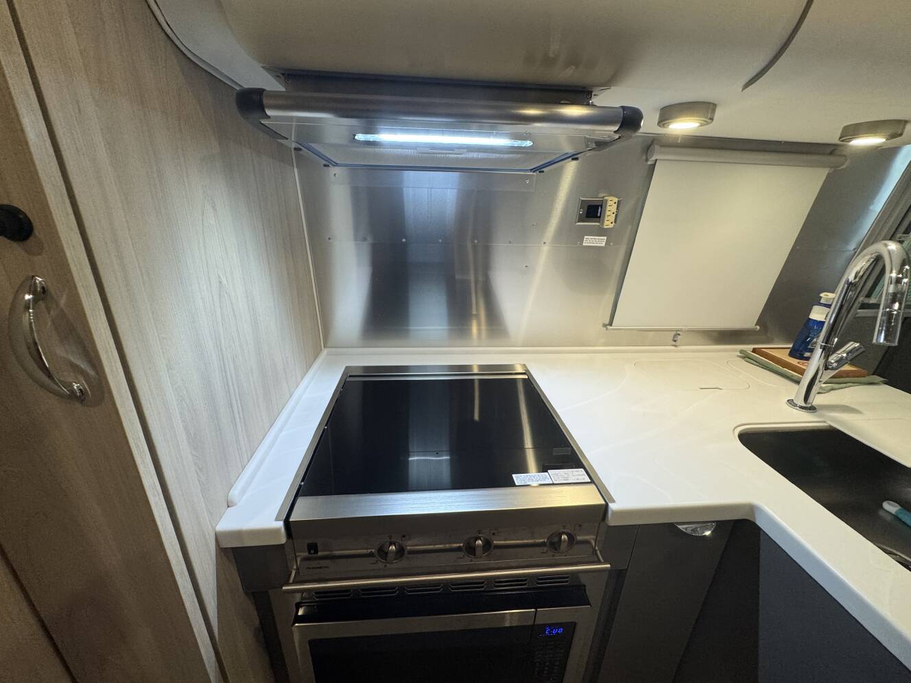 A photo of this 2021 Airstream GLOBETROTTER 25FB TWIN