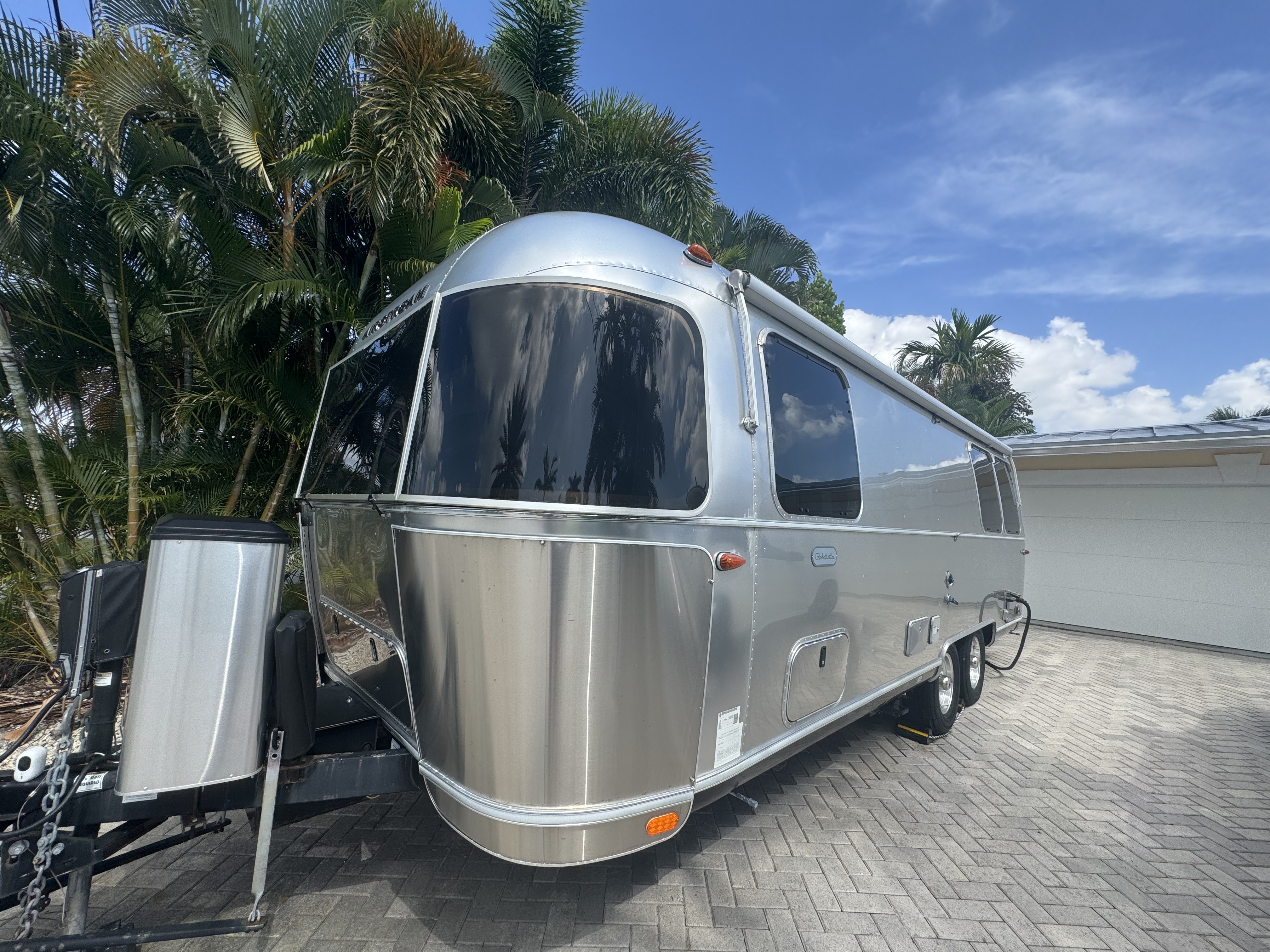 2021 Airstream GLOBETROTTER 25FB TWIN in pompano beach FL