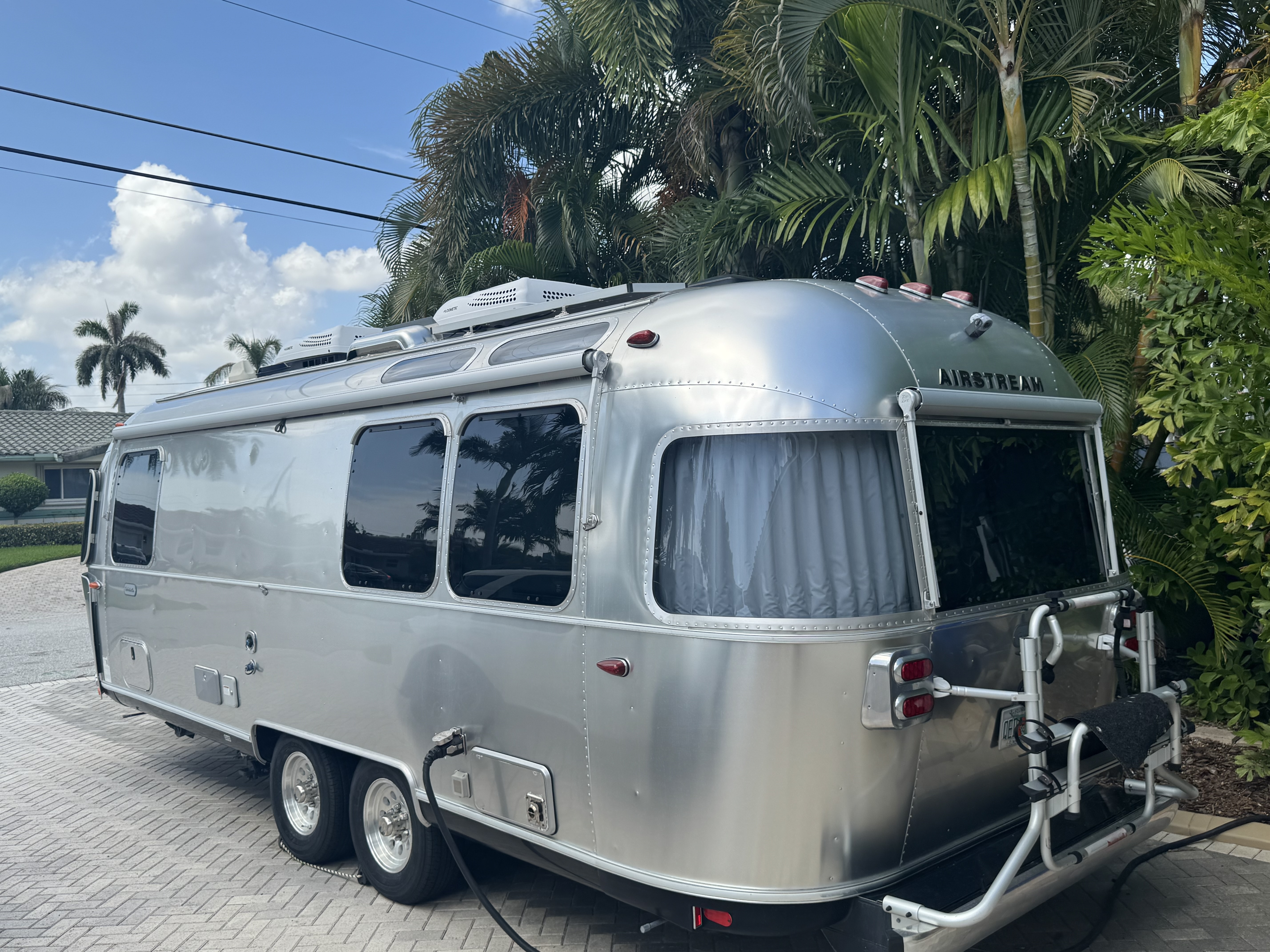 2021 Airstream GLOBETROTTER 25FB TWIN RV