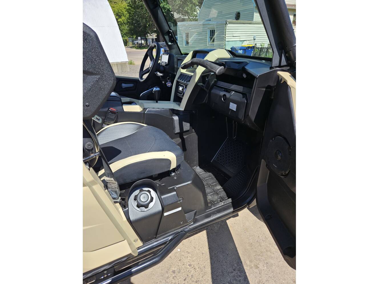 A photo of this 2023 Yamaha WOLVERINE RMAX2 1000 XT-R