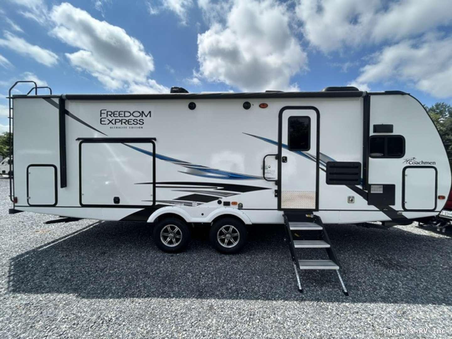 2021 Coachmen Freedom Express Ultra Lite 259FKDS in roanoke VA