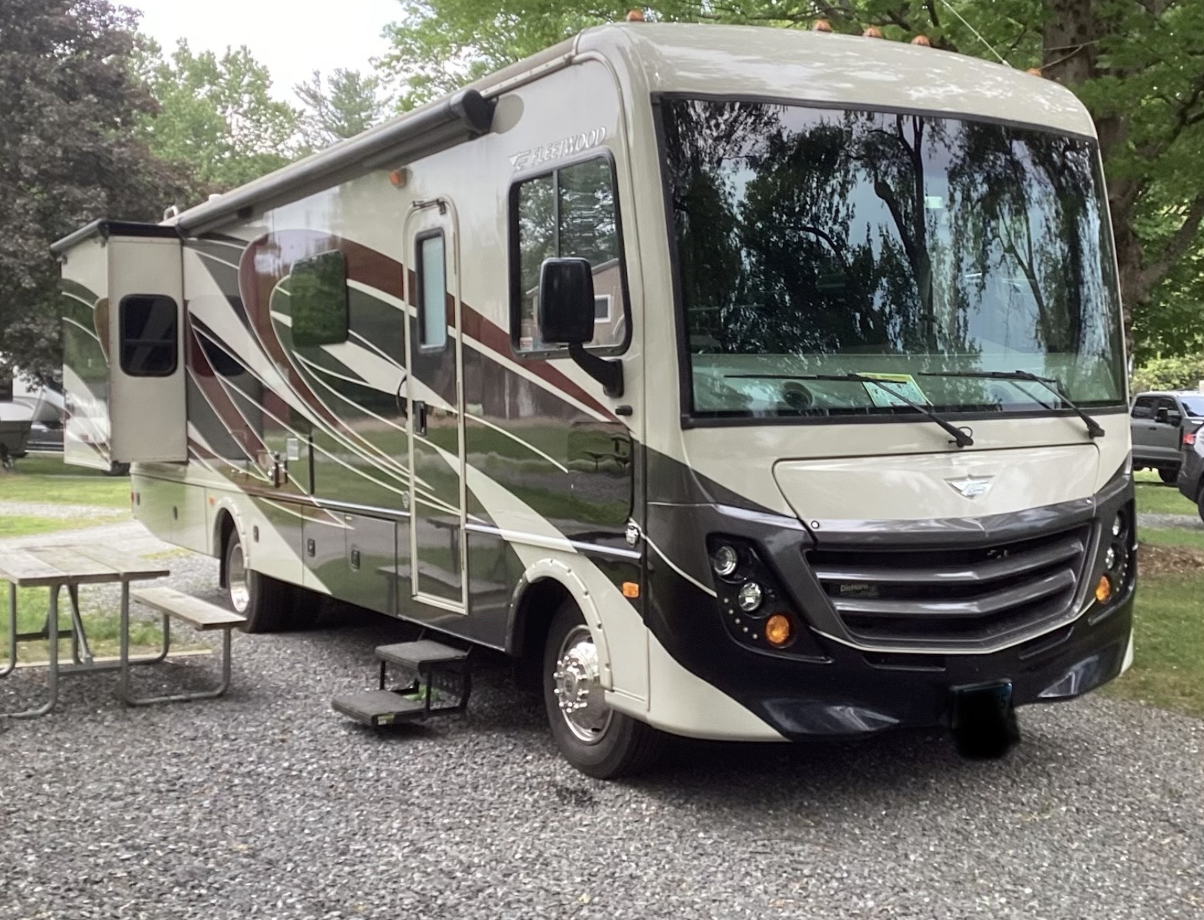 2017 Fleetwood FLAIR LXE 31W RV