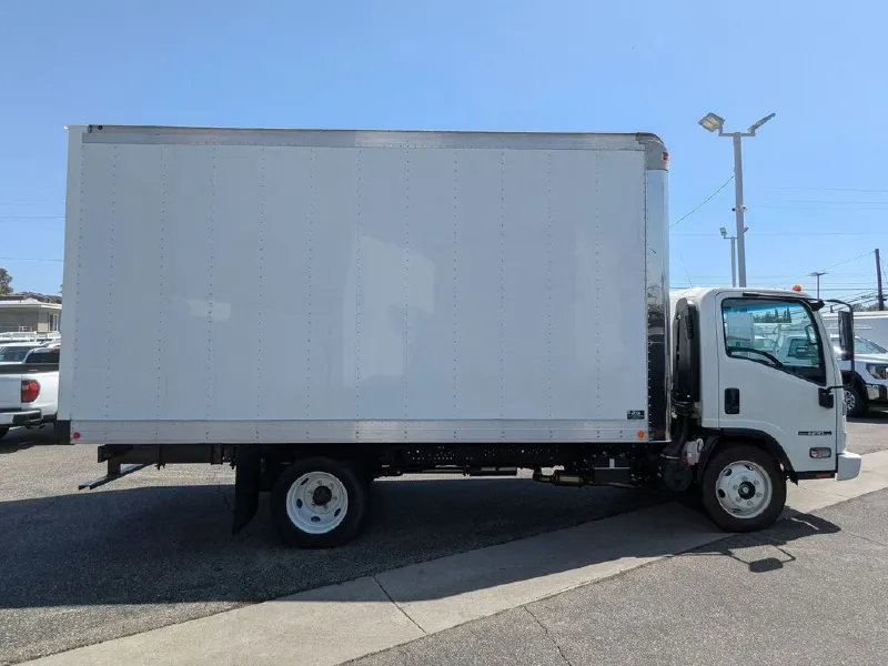 2026 ISUZU NPR HD