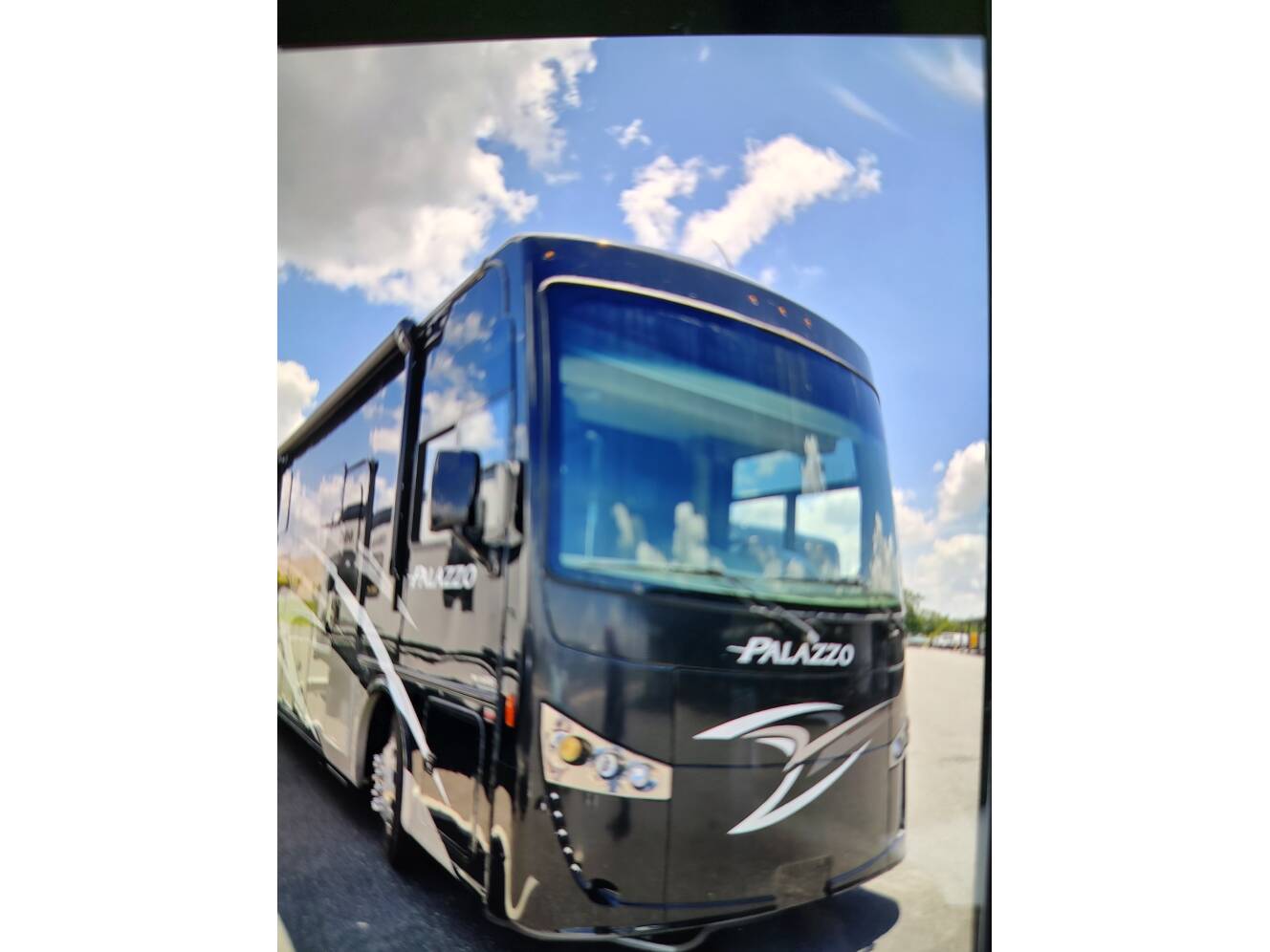 A photo of this 2018 Thor Motor Coach PALAZZO 36 3
