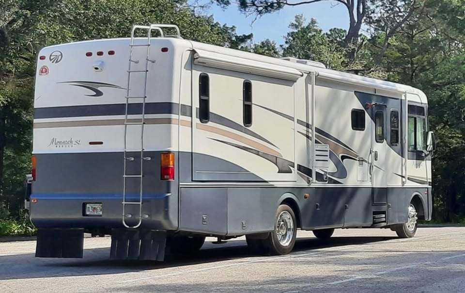 2005 Monaco MONARCH 34SBD in dunedin FL