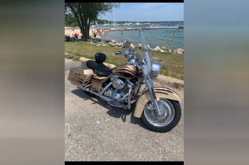 2003 Harley-Davidson ROAD KING CVO in fenton MI