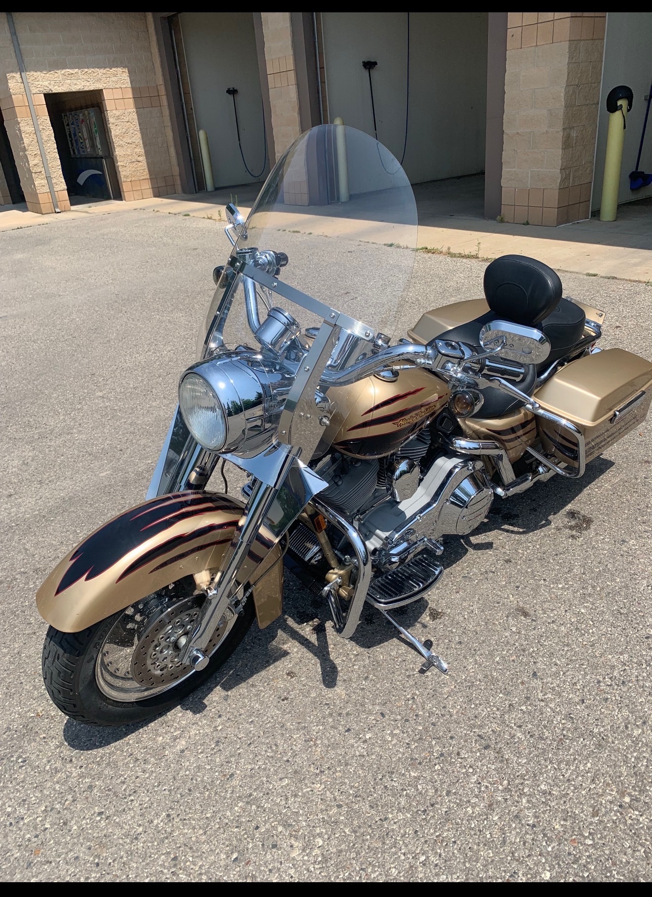2003 Harley-Davidson ROAD KING CVO in fenton MI