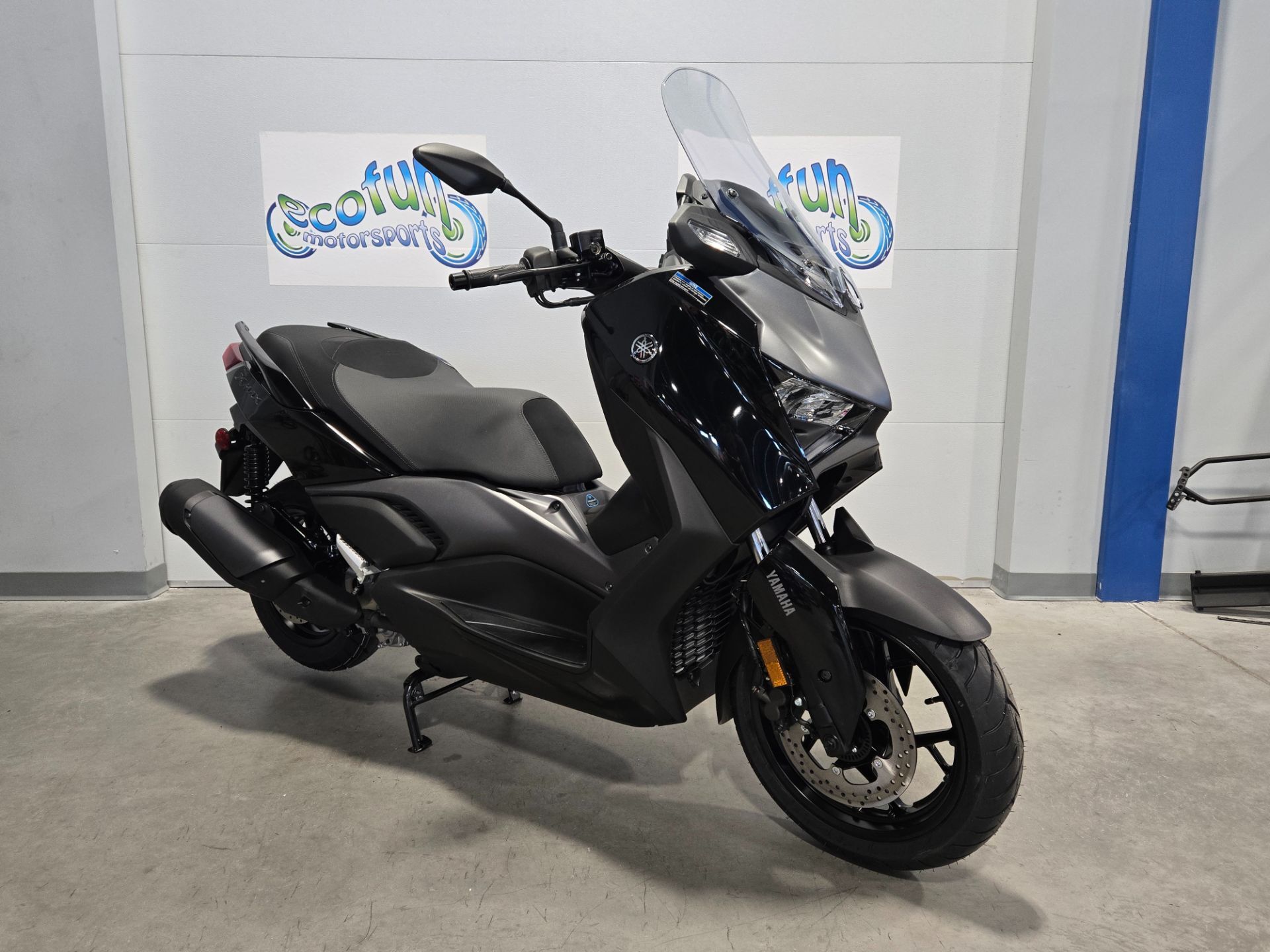 2026 Yamaha XMAX 300 EFI Scooter BASE in Forest Lake, MN