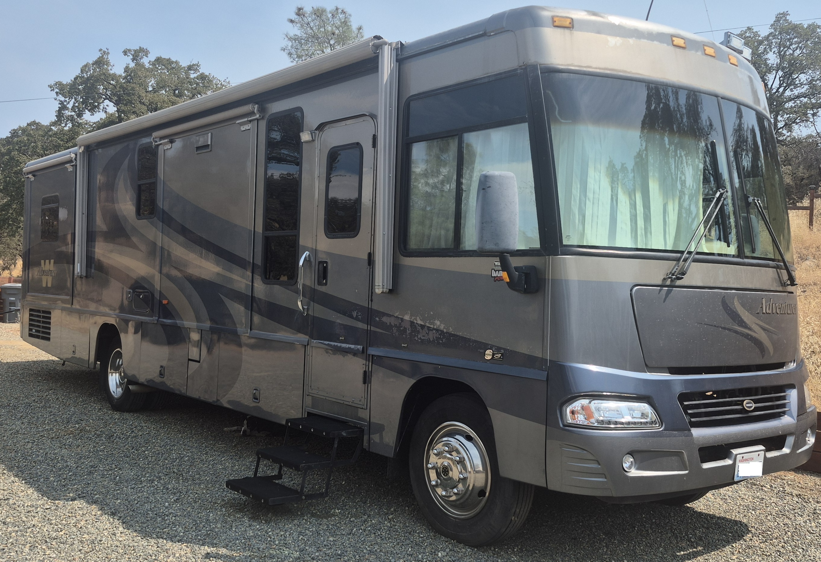 2005 Winnebago ADVENTURER 35A RV