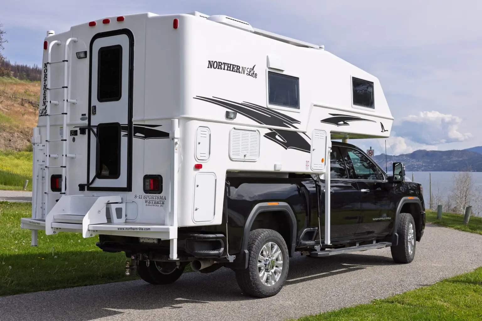 2020 Northern Lite 8-11 EXLEWB RV