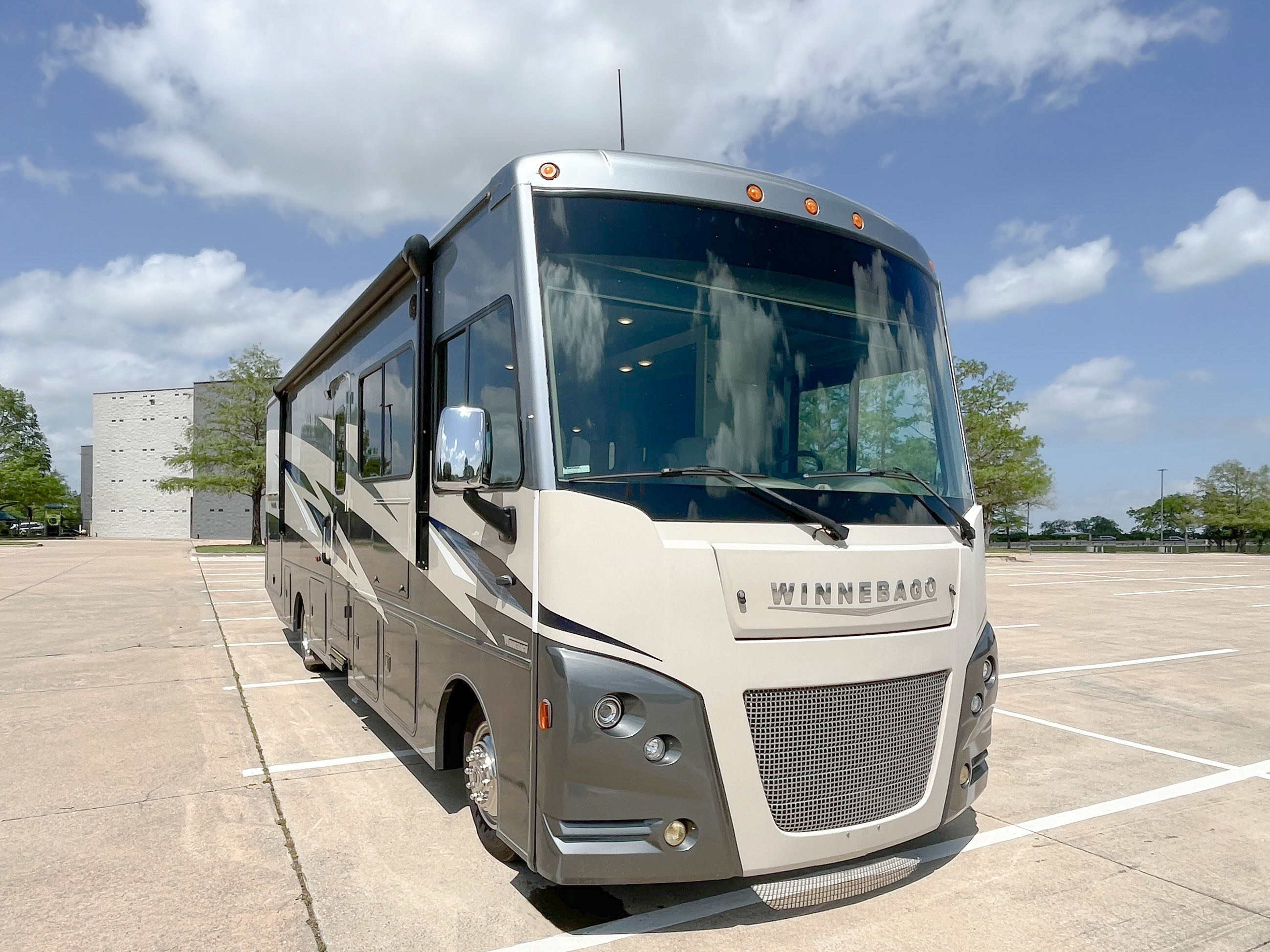 2022 Winnebago VISTA 31B in hickory creek TX