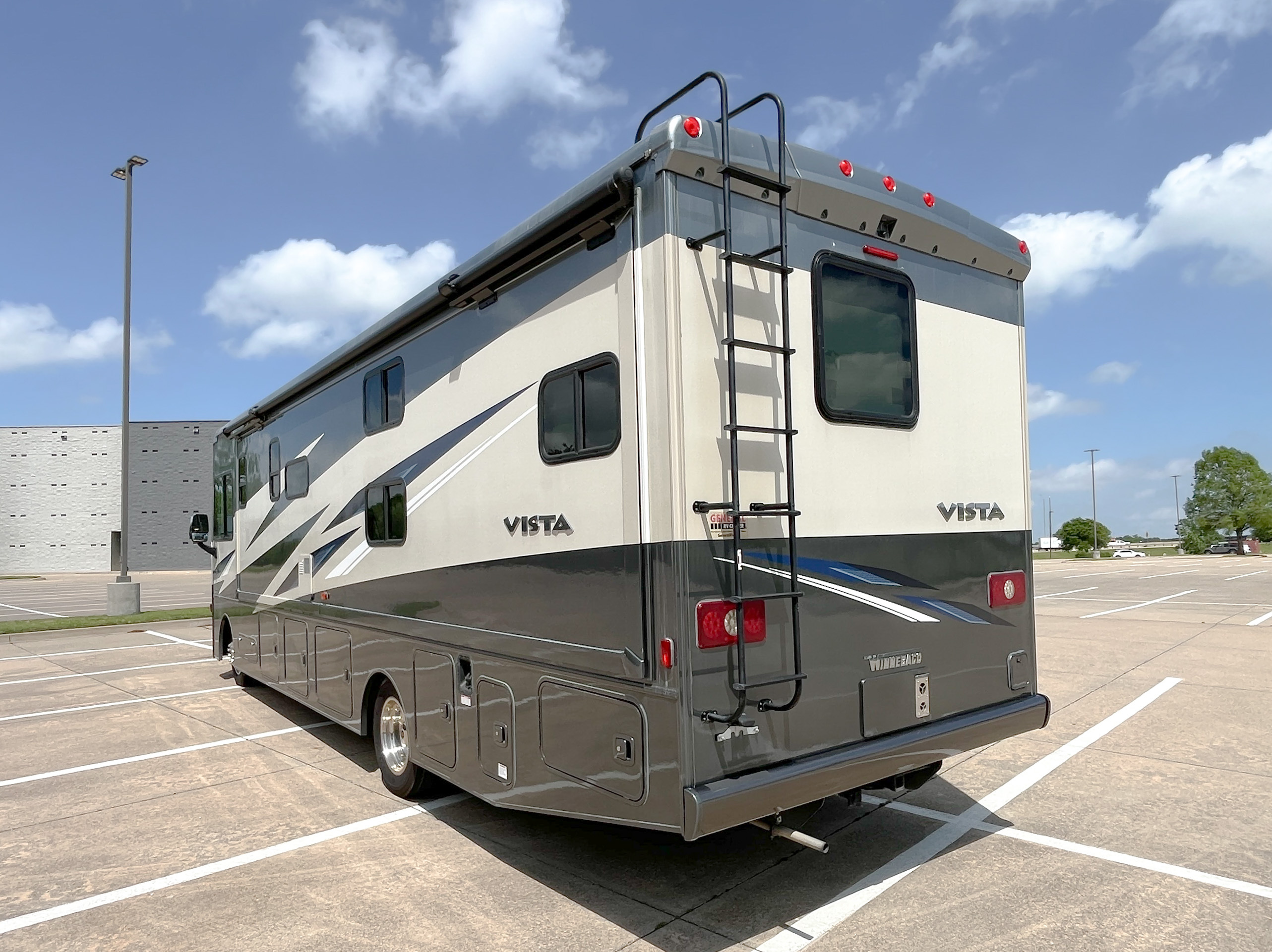 2022 Winnebago VISTA 31B in hickory creek TX