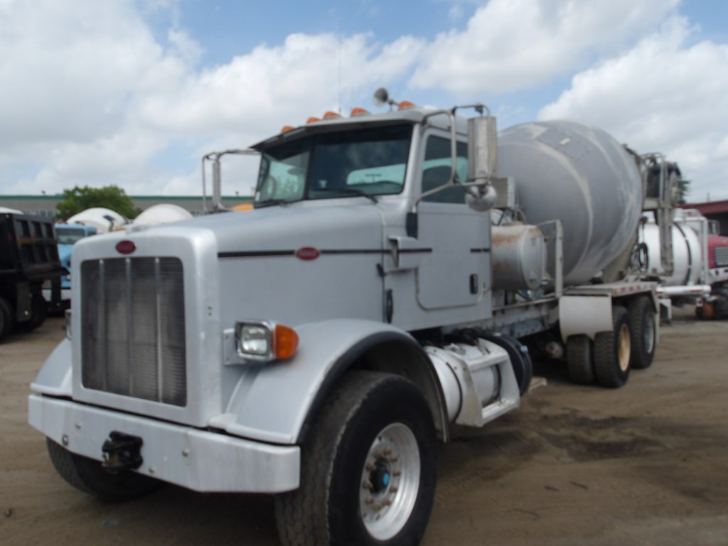 2014 PETERBILT 365 in Houston, TX