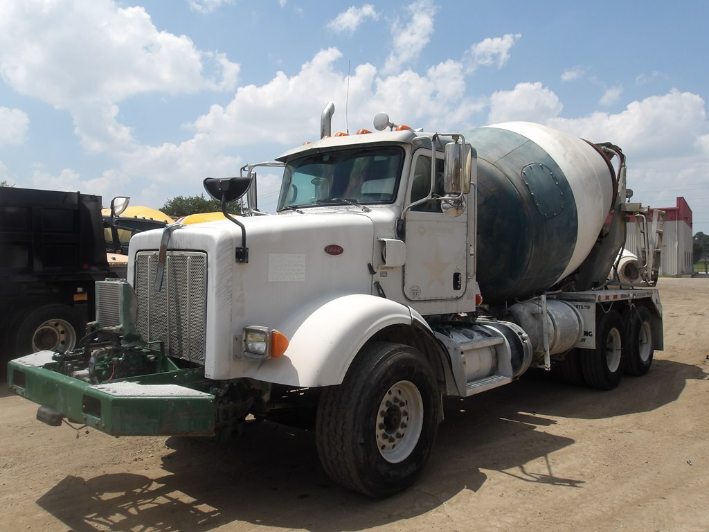 2015 PETERBILT 365 in Houston, TX
