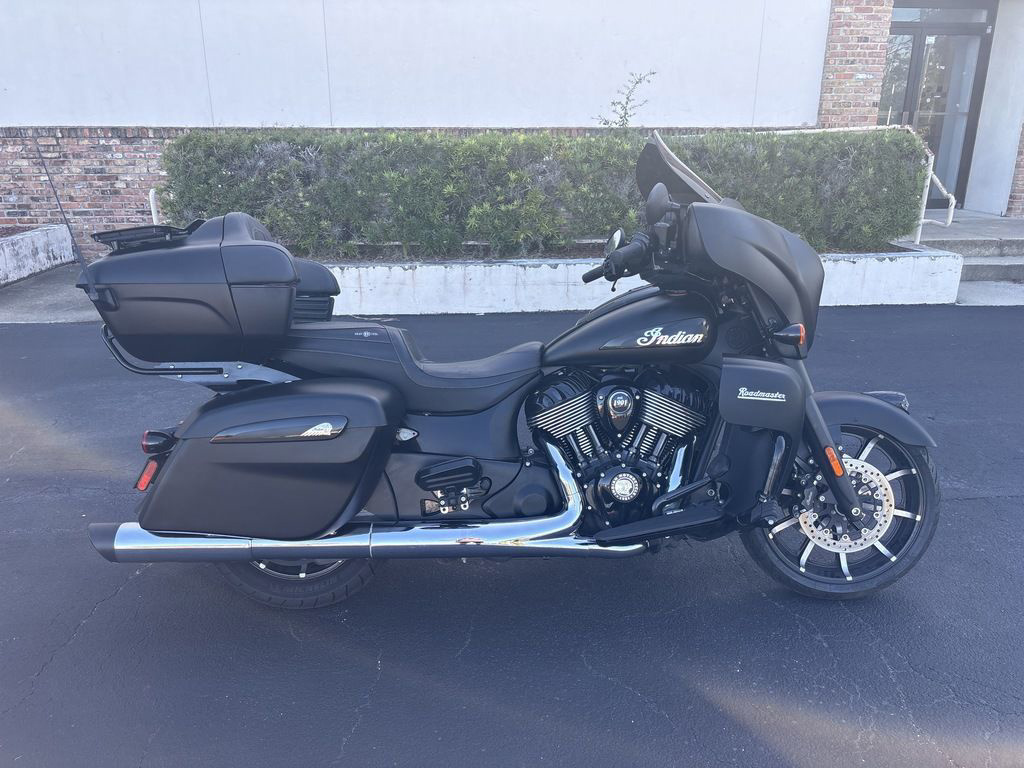 2022 Indian Roadmaster Dark Horse Black Smoke DARK HORSE in Daytona Beach, FL