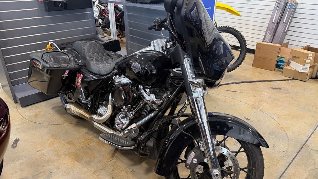 2021 Harley-Davidson Street Glide in Sublimity, OR