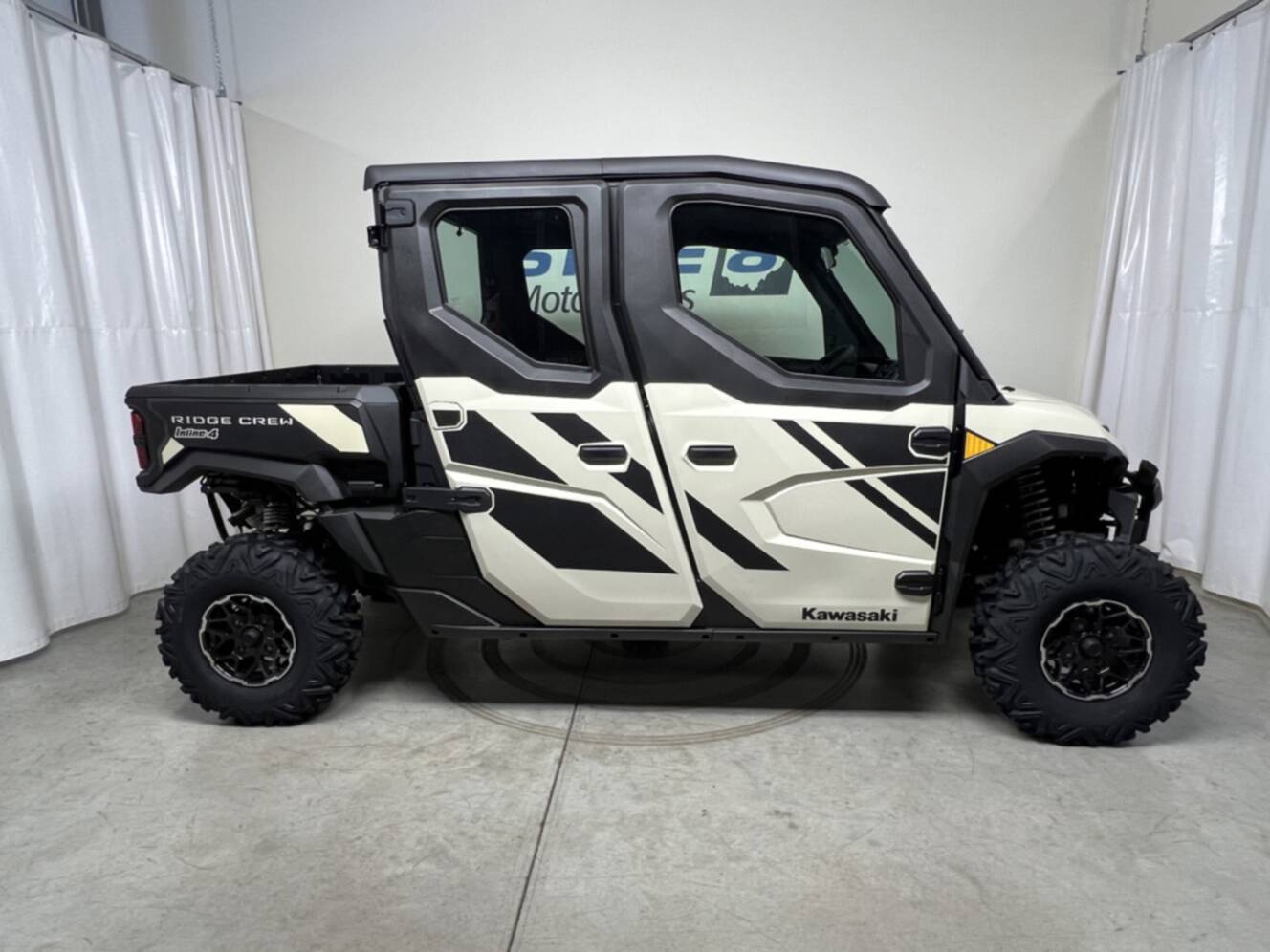 A photo of this 2026 Kawasaki RIDGE Crew HVAC (KWT1000MTFNN)