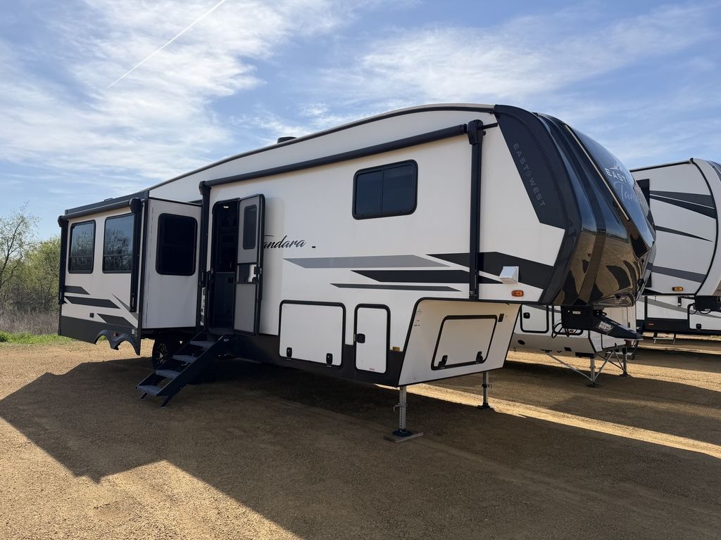 2024 East To West, Inc. East to West, INC. Tandara 320RL in dubuque IA
